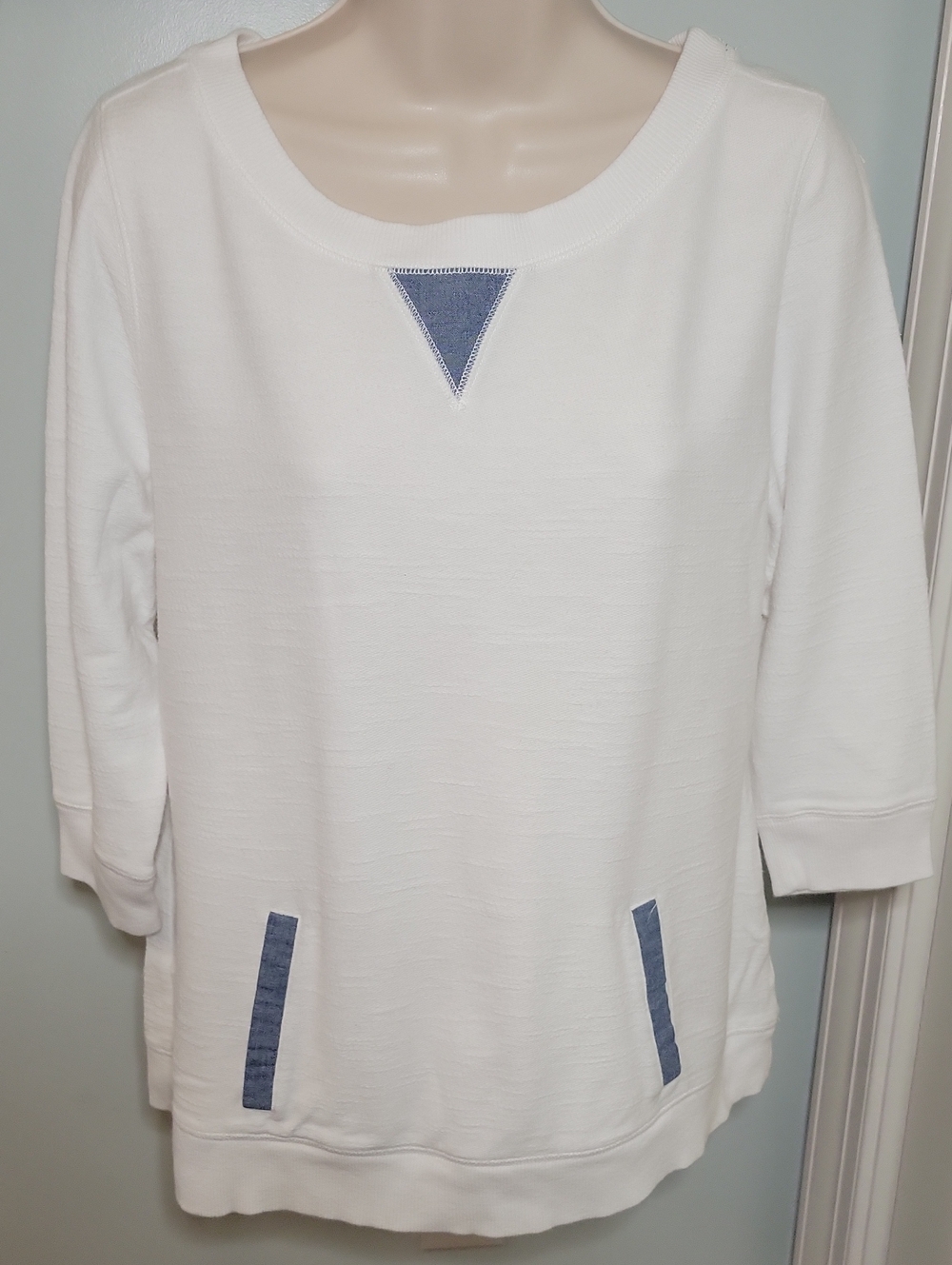 Talbots White Pullover Sweatshirt with Blue Trim Accents Size Medium Petite